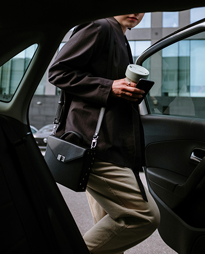 Private airport transfer – driver waiting with name sign